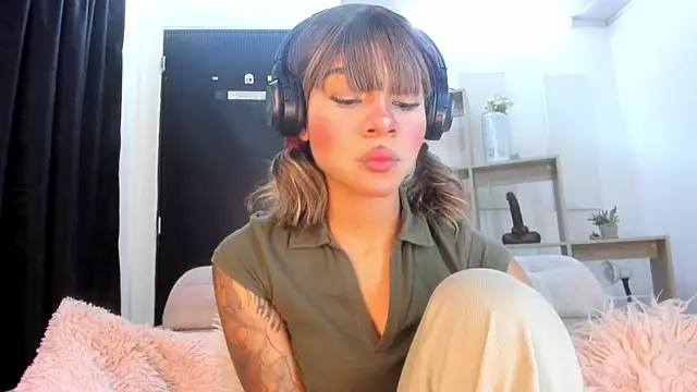 Tylla   online show from March 2026 05:13:01 AM