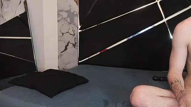 Couple In Heat online show from April 2026 09:39:33 PM