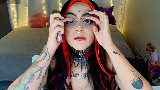 Snapshot of maliciaXpoison chatting on June 2026 03:21:02 AM maliciaXpoison online show from June 2026 03:21:02 AM