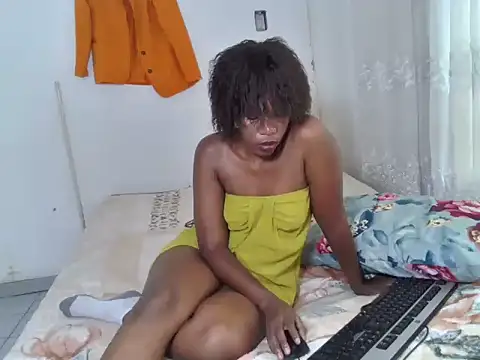 Snapshot of beautyslim45 chatting on February 2026 03:32:01 PM beautyslim45 online show from February 2026 03:32:01 PM