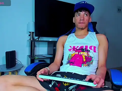 Lyam Russo online show from April 2026 08:04:01 AM