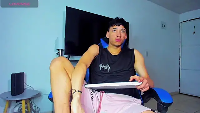 Lyam Russo online show from April 2026 06:08:01 AM