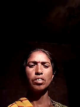 Snapshot of Hot_re83 chatting on February 2026 07:57:02 PM Hot re83 online show from February 2026 07:57:02 PM