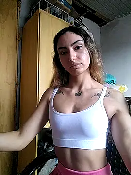 Larinhacat online show from February 2026 08:26:01 PM