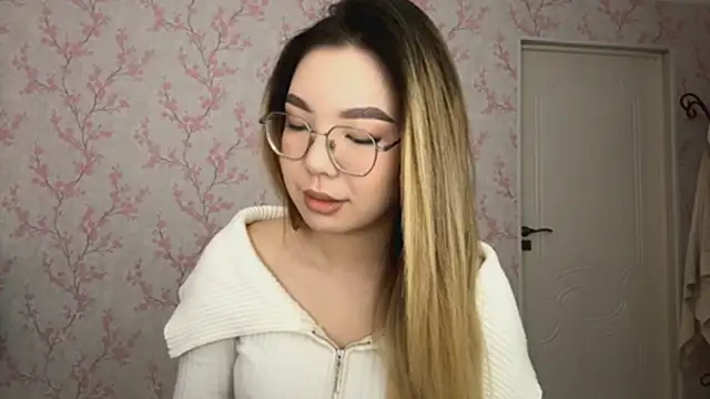 Snapshot of Elina_Mottel chatting on March 2026 09:11:02 AM Elina Mottel online show from March 2026 09:11:02 AM