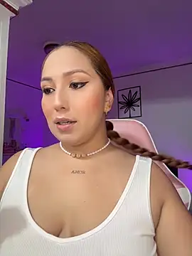 Kiarhatrixie1 online show from April 2026 05:34:01 PM