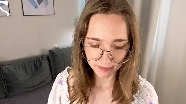 Snapshot of AshleyyJones chatting on June 2026 02:11:01 PM AshleyyJones online show from June 2026 02:11:01 PM