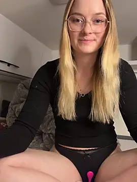 Snapshot of melanieTesss chatting on May 2026 09:04:02 AM melanieTesss online show from May 2026 09:04:02 AM