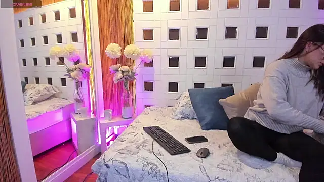 aleessiia online show from March 2026 12:55:01 PM