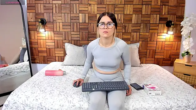 aleessiia online show from April 2026 02:03:02 PM