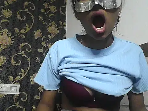 Snapshot of Rani1993 chatting on February 2026 08:15:02 AM Rani1993 online show from February 2026 08:15:02 AM