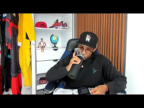 Snapshot of yandi_hot chatting on February 2026 02:02:01 PM yandi hot online show from February 2026 02:02:01 PM