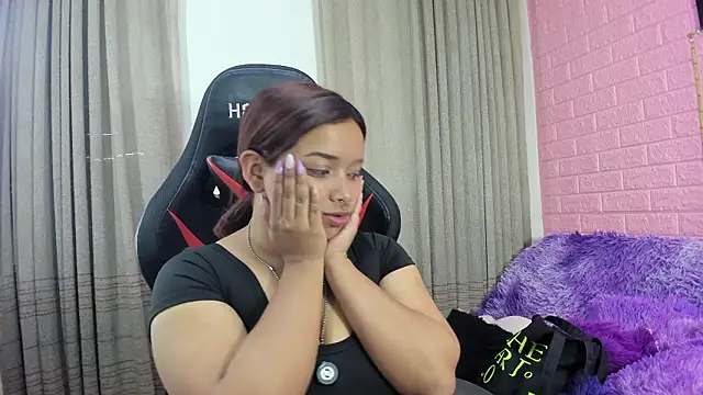 Snapshot of Sienna_Lux01 chatting on February 2026 05:56:01 PM Sienna Lux01 online show from February 2026 05:56:01 PM