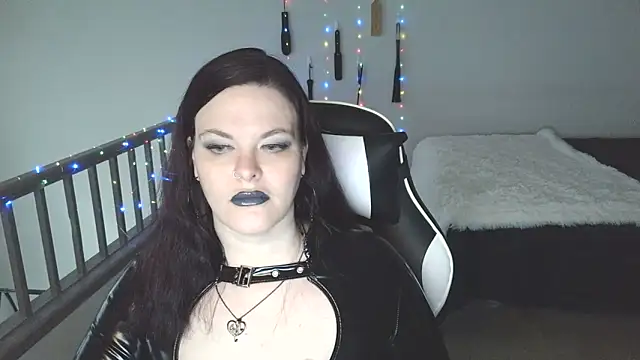 Snapshot of VixieNyx chatting on February 2026 05:02:02 PM VixieNyx online show from February 2026 05:02:02 PM