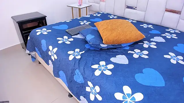 Zoe  smiith online show from February 2026 04:13:02 AM