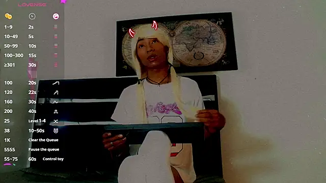 Snapshot of suzume_Mendez chatting on February 2026 11:06:02 AM suzume Mendez online show from February 2026 11:06:02 AM