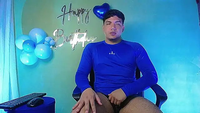 Snapshot of Uriel_Ray_ chatting on February 2026 11:03:01 PM Uriel Ray online show from February 2026 11:03:01 PM