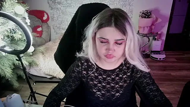 Snapshot of SlankyMic chatting on February 2026 07:12:01 PM SlankyMic online show from February 2026 07:12:01 PM