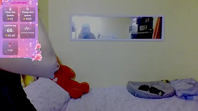 Snapshot of Luna_Moonfang chatting on May 2026 02:13:02 PM Luna Moonfang online show from May 2026 02:13:02 PM