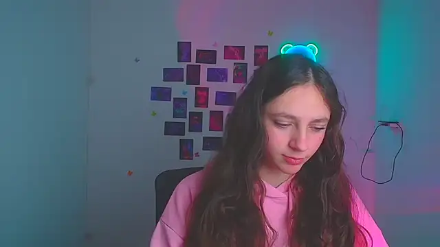 KissMeJulia online show from April 2026 05:30:01 AM