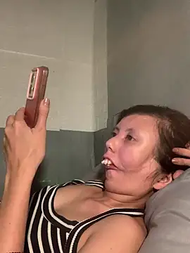 lady moon09 online show from April 2026 02:40:02 PM