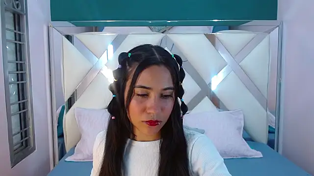 Snapshot of Kate_Hewson chatting on February 2026 12:37:01 PM Kate Hewson online show from February 2026 12:37:01 PM