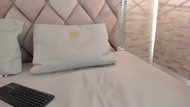 Snapshot of bella_novoa chatting on March 2026 03:11:01 AM bella novoa online show from March 2026 03:11:01 AM