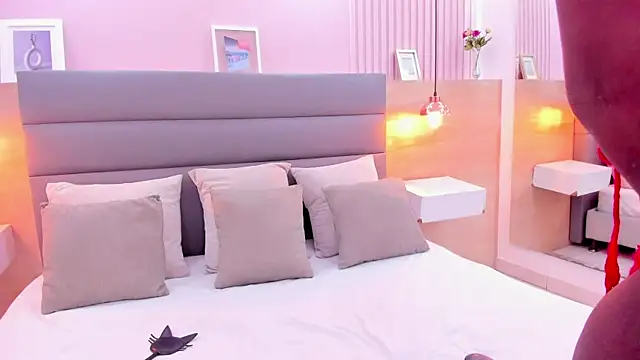 ivonne duval online show from March 2026 04:19:01 PM