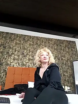 Snapshot of LaireeFelini chatting on February 2026 07:59:02 PM LaireeFelini online show from February 2026 07:59:02 PM