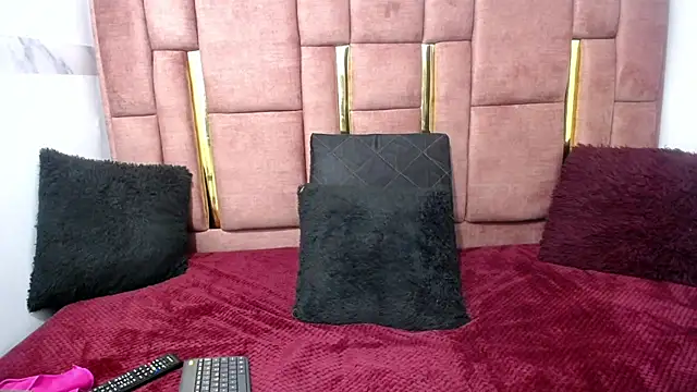 SKARLET KOVA online show from April 2026 12:17:02 PM