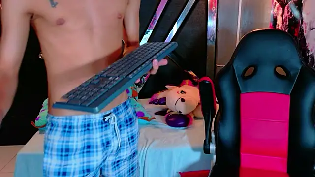 Snapshot of EstevenBrown1 chatting on February 2026 01:18:01 PM EstevenBrown1 online show from February 2026 01:18:01 PM