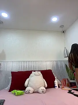 Snapshot of Lorenn_Sweet chatting on March 2026 12:43:02 PM Lorenn Sweet online show from March 2026 12:43:02 PM