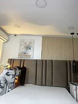 Snapshot of Lorenn_Sweet chatting on April 2026 11:48:02 AM Lorenn Sweet online show from April 2026 11:48:02 AM