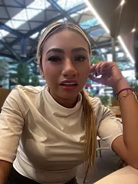 Snapshot of Dulce_Sofi_ chatting on July 2026 10:37:01 PM Dulce Sofi online show from July 2026 10:37:01 PM