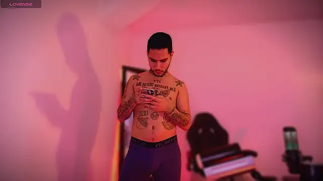 Snapshot of king_of_desire chatting on February 2026 04:02:02 AM king of desire online show from February 2026 04:02:02 AM