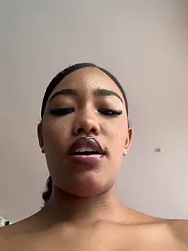 kali rousse online show from April 2026 12:22:01 PM