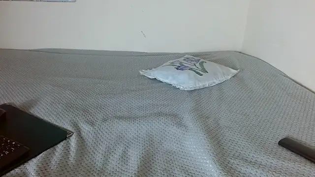 valkahot20 online show from April 2026 11:08:01 AM