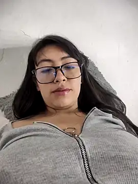 Snapshot of hon3ybloddy chatting on February 2026 08:40:01 PM hon3ybloddy online show from February 2026 08:40:01 PM