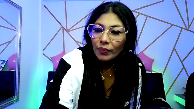 yvanna  smith online show from February 2026 04:19:01 AM