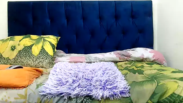 CurvyAssXX21 online show from March 2026 06:40:02 PM