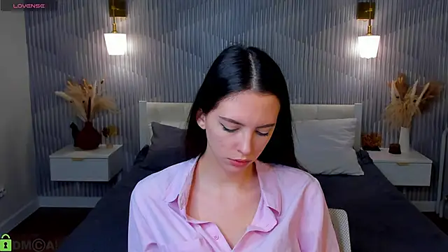 Snapshot of elise_robbie chatting on April 2026 01:05:02 AM elise robbie online show from April 2026 01:05:02 AM