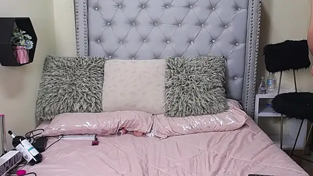 Snapshot of skarlett__36 chatting on April 2026 02:33:01 PM skarlett 36 online show from April 2026 02:33:01 PM