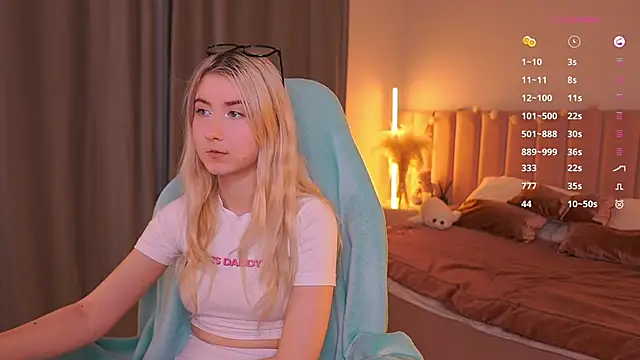 Snapshot of Aiko_Takana chatting on February 2026 03:43:02 PM Aiko Takana online show from February 2026 03:43:02 PM