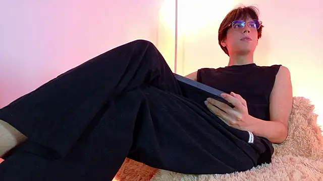 lui x dust online show from March 2026 04:06:01 AM