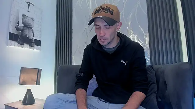 Snapshot of Milanwhite_ chatting on February 2026 12:05:02 PM Milanwhite online show from February 2026 12:05:02 PM