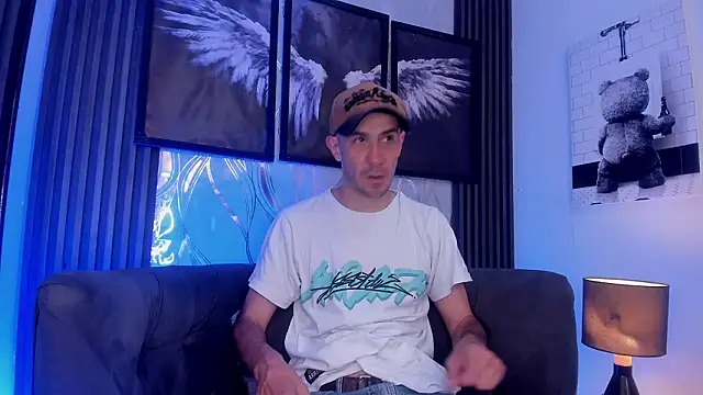 Snapshot of Milanwhite_ chatting on February 2026 11:40:01 AM Milanwhite online show from February 2026 11:40:01 AM