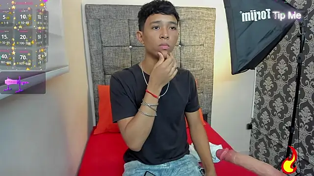 Snapshot of Little_Twink19x chatting on June 2026 07:46:01 PM Little Twink19x online show from June 2026 07:46:01 PM