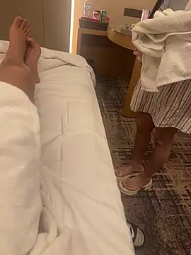 zhuendong000001 online show from April 2026 11:37:02 AM