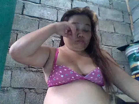 Snapshot of sweetlyn31 chatting on June 2026 06:32:02 AM sweetlyn31 online show from June 2026 06:32:02 AM