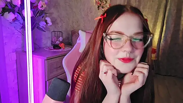 Snapshot of EllaHughess chatting on March 2026 10:24:01 PM EllaHughess online show from March 2026 10:24:01 PM